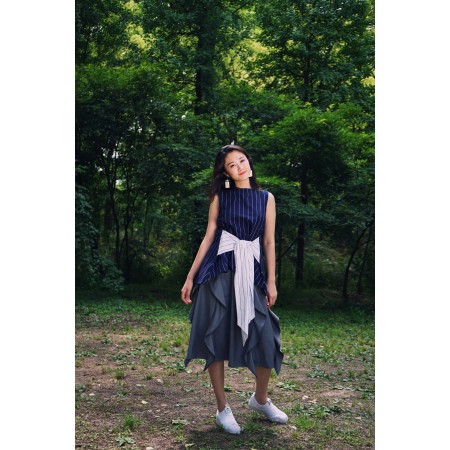 GRAY RUFFLED HIGH-WAIST FEMALE'S MID-LENGTH SKIRT Les êtres humains sont 