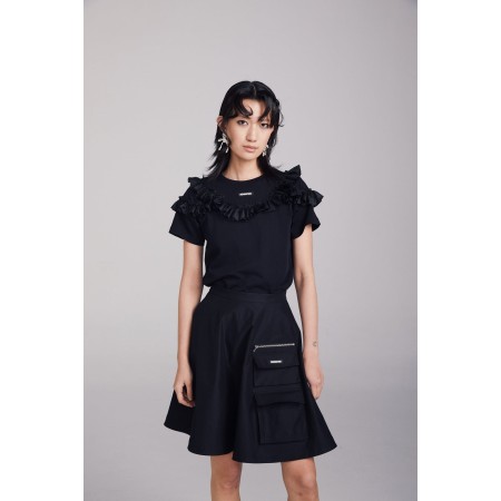 BLACK/WHITE T-SHIRT WITH RUFFLES Venez découvrir notre 