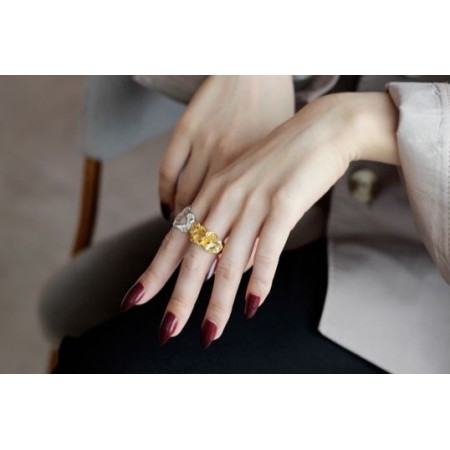 WHITE GOLD/ 18K GOLD PLEATED RING s'inspire de l'anatomie humaine