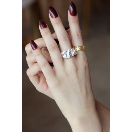 WHITE GOLD/ 18K GOLD PLEATED RING s'inspire de l'anatomie humaine