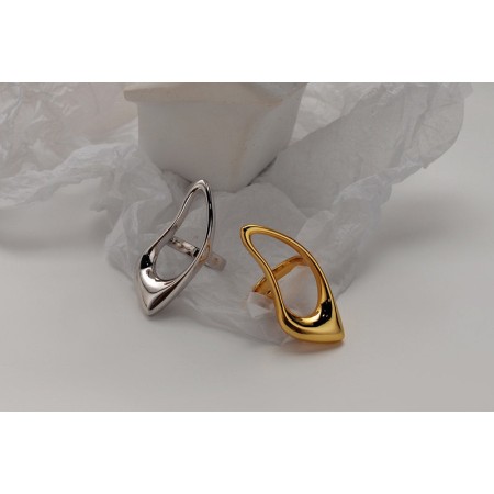 WHITE GOLD/ 18K GOLD CUTOUT RING offre 