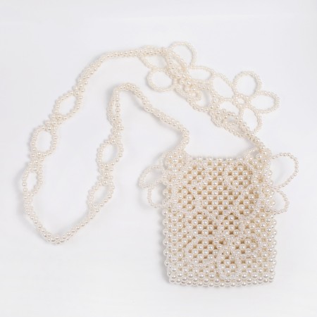 WHITE PEARL BEADED FLOWER CROSSBODY BAG (TWO COLORS) chez Cornerstreet bien 