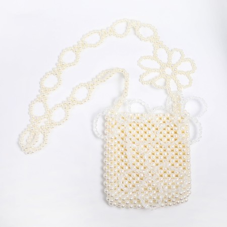 WHITE PEARL BEADED FLOWER CROSSBODY BAG (TWO COLORS) chez Cornerstreet bien 