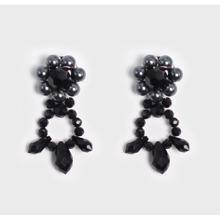 BLACK EARRINGS hantent personnes