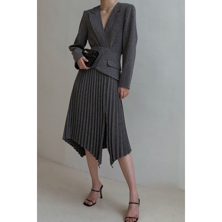 WOMEN'S SUIT THREE PIECE SET  WOMEN'S SUIT + PLEATED SKIRT + BELT chez Cornerstreet bien 