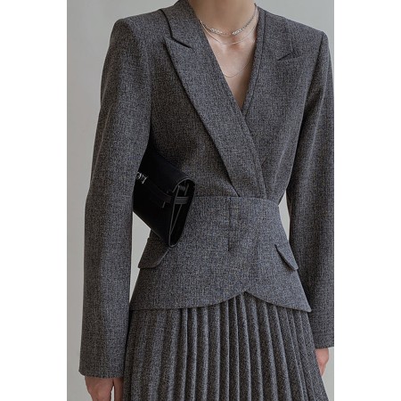 WOMEN'S SUIT THREE PIECE SET  WOMEN'S SUIT + PLEATED SKIRT + BELT chez Cornerstreet bien 