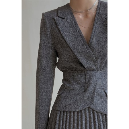 WOMEN'S SUIT THREE PIECE SET  WOMEN'S SUIT + PLEATED SKIRT + BELT chez Cornerstreet bien 