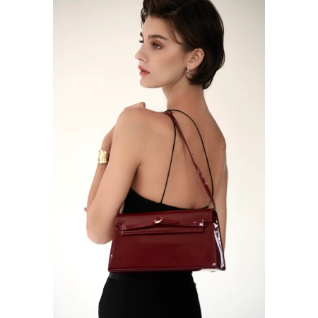 PATENT DARK CHERRY SHOULDER BAG de pas cher