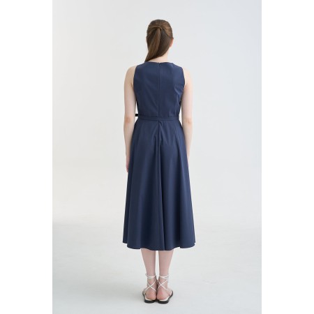 HEART NECK FLARE MIDI DRESS_NAVY offre 