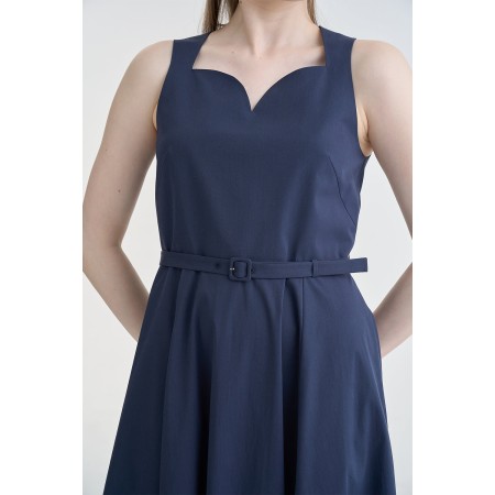 HEART NECK FLARE MIDI DRESS_NAVY offre 