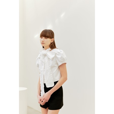 FRILL TIE BLOUSE_WHITE ouvre sa boutique