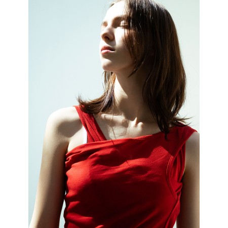 LAYERED SLEEVELESS TOP_TRUE RED chez Cornerstreet bien 