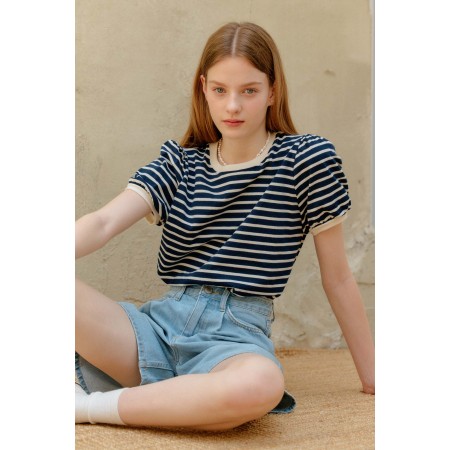 STRIPE SHIRRING T-SHIRT_NAVY brillant des détails fins