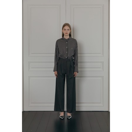 DOUBLE TUCK WIDE BELT SLACKS_CHARCOAL Venez découvrir notre 