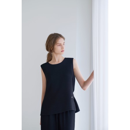 PLEATS SLEEVELESS TOP_BLACK sur le site 