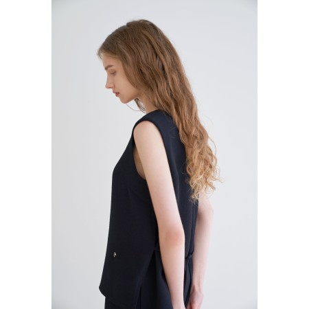 PLEATS SLEEVELESS TOP_BLACK sur le site 