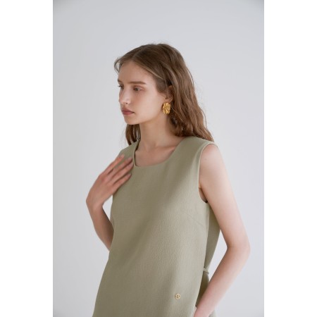 PLEATS SLEEVELESS TOP_KHAKI en stock