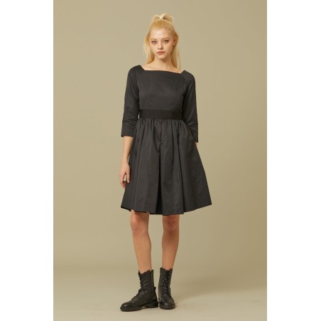 SQUARE NECK MINI DRESS_BLACK sur le site 