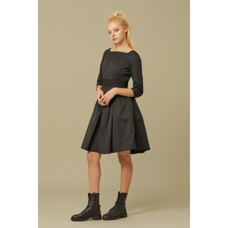 SQUARE NECK MINI DRESS_BLACK sur le site 