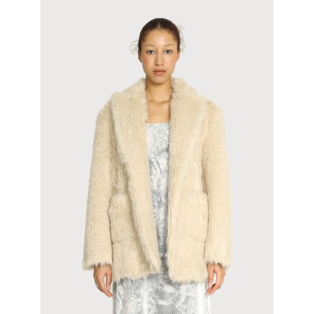 CRINKLY FUR JACKET_BEIGE s'inspire de l'anatomie humaine