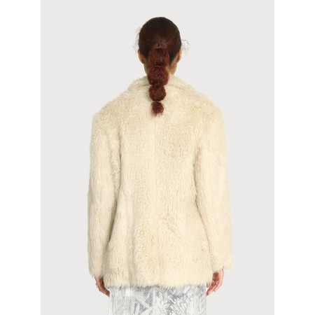 CRINKLY FUR JACKET_BEIGE s'inspire de l'anatomie humaine